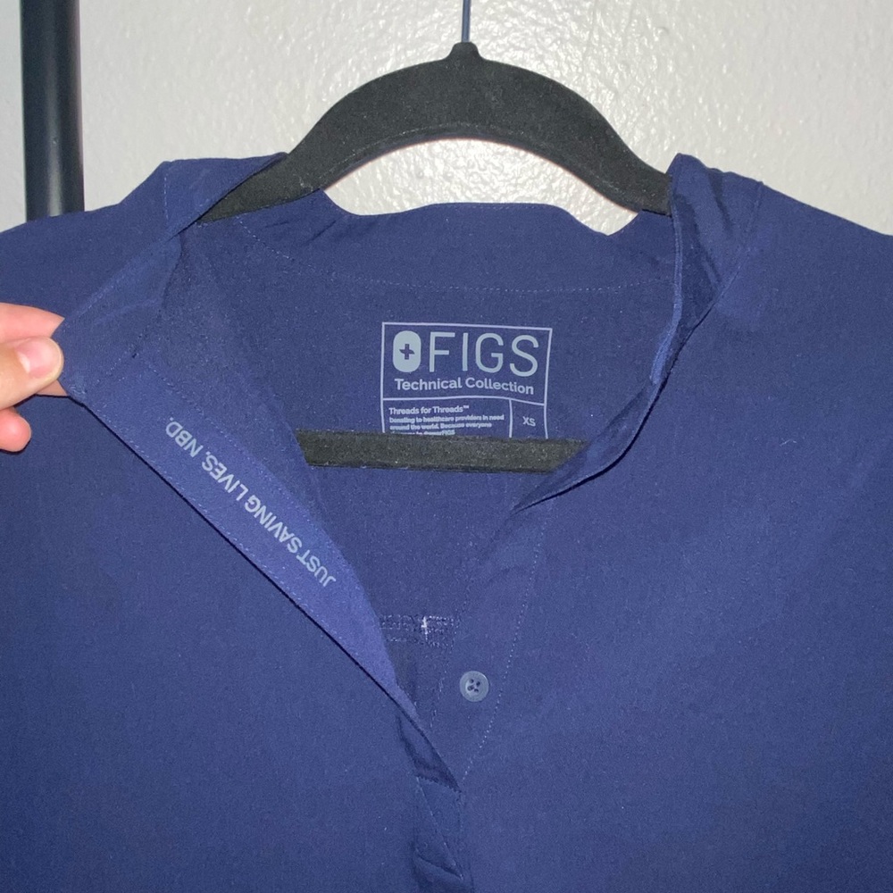 figs scrub top new without tags